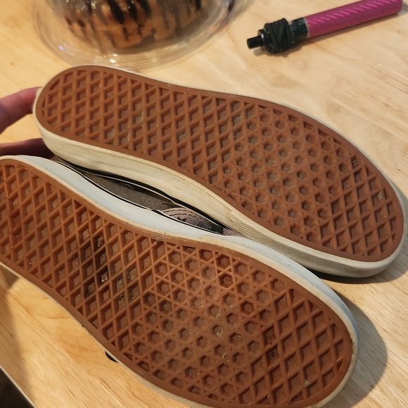 Vans - Picture 5 of 7